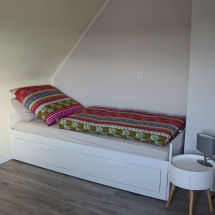 Zwei Einzelbett Schlafzimmer, Einzelbett ausziehbar