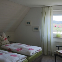Schlafzimmer 2 mit Blick nach Nord-West