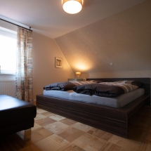 1. Schlafzimmer mit Doppelbett im OG