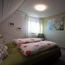 2. Schlafzimmer mit Doppelbett im OG