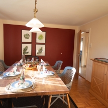 Esszimmer für bis zu acht Personen